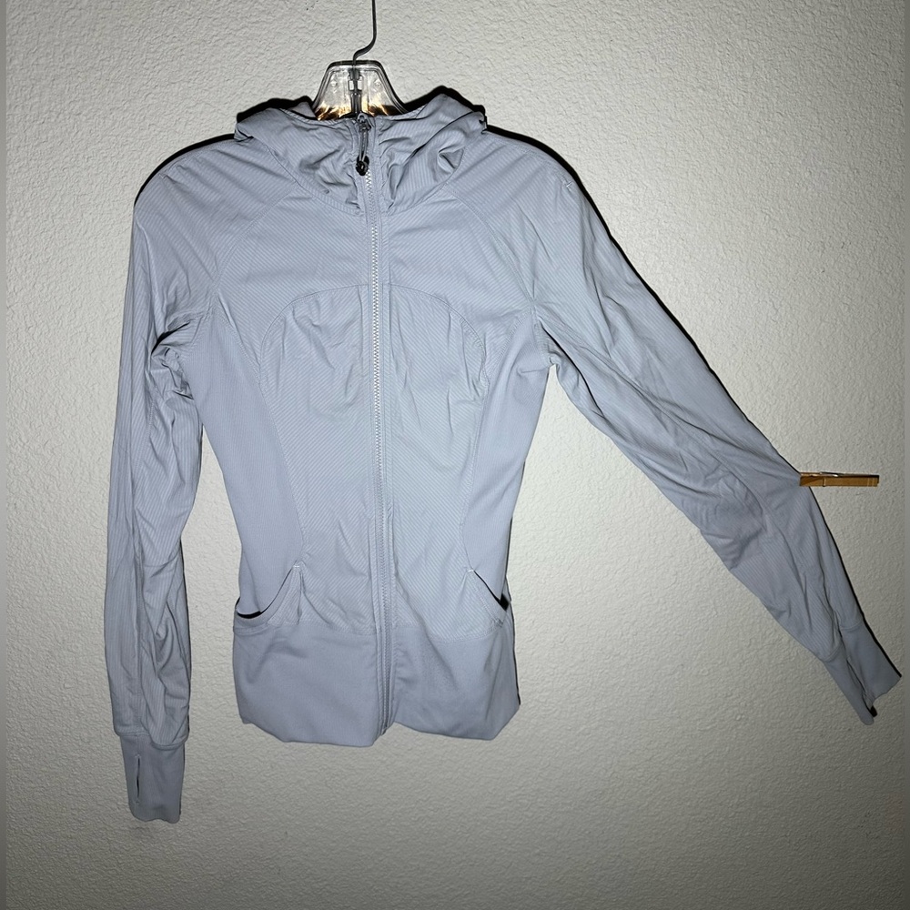 Women’s Lululemon In Flux Reversible Hooded Jacket in Light Blue / Grey Size 6